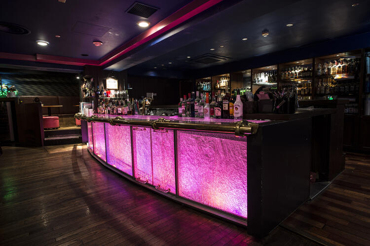 落ち着いた雰囲気の店内