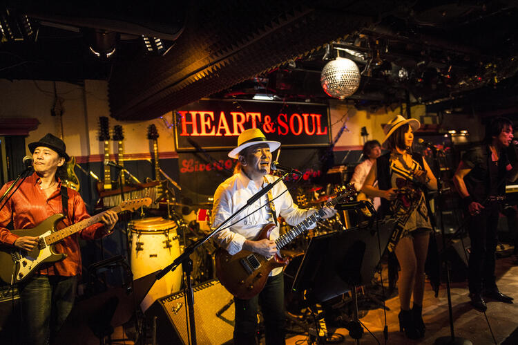 音楽にあふれたLive Bar♪