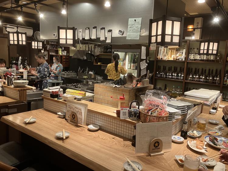 カウンターメインのオープンキッチン