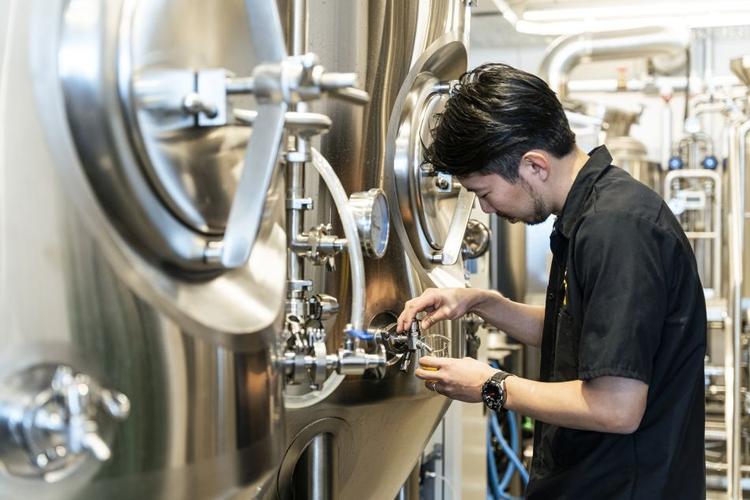 自社工場でビールを製造しています！