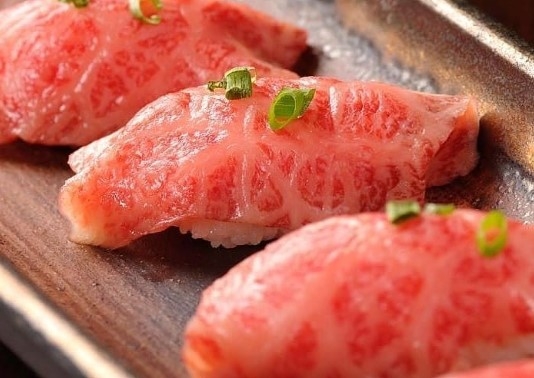 当店一番人気の仙台牛の炙り寿司♪