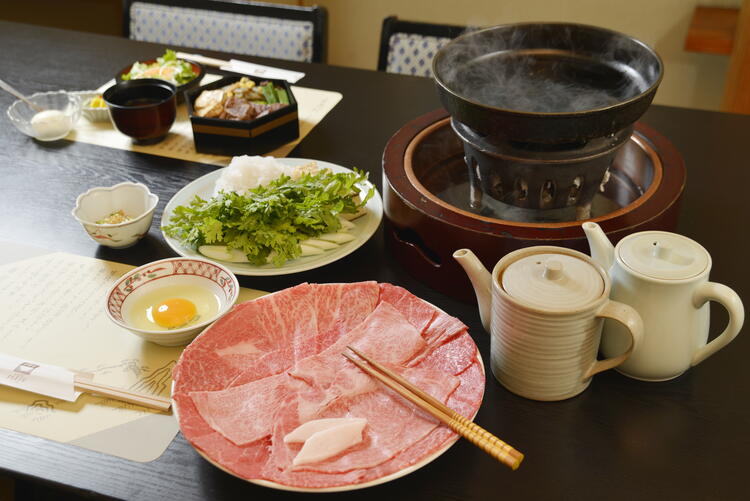 創業150年超の老舗すき焼き屋です◎