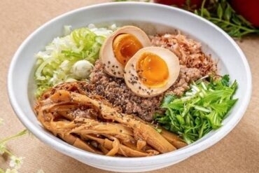 大人気のまぜそばが自慢のお店です！