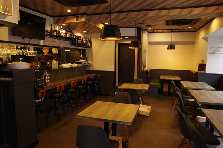 シックなデザインの空間