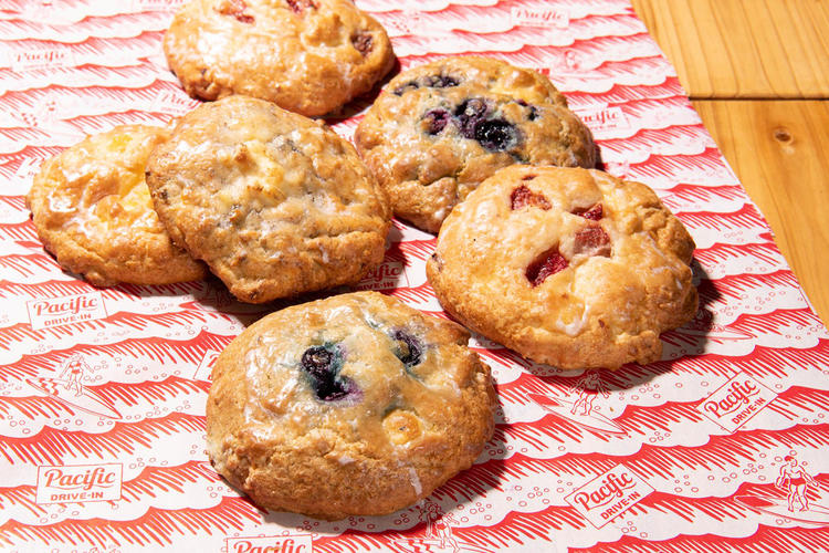 大人気の焼きたてスコーン！