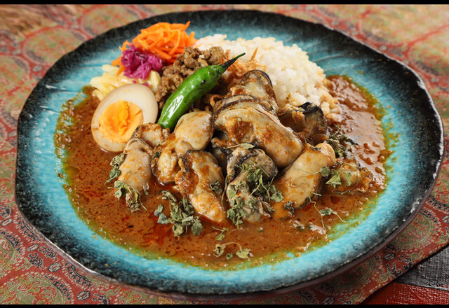 ランチタイムで提供中の牡蠣カレー