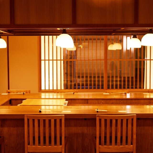 落ち着いた雰囲気の店内。