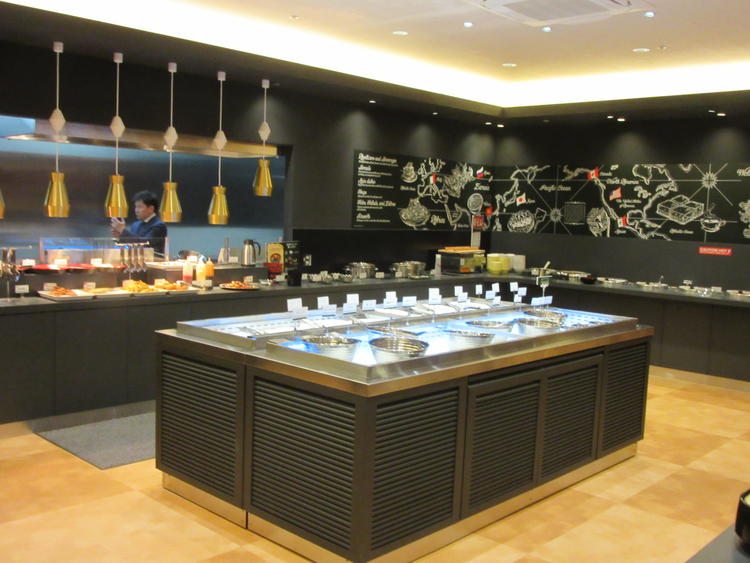 店内は広々とすっきりとした空間◎