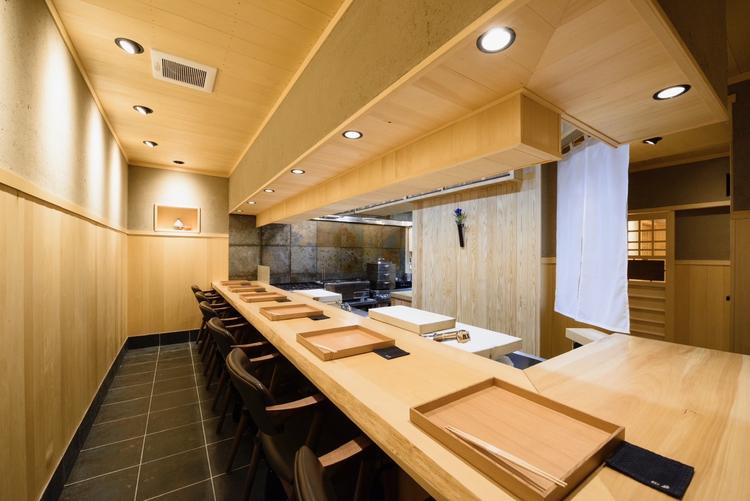 カウンターから見た調理場