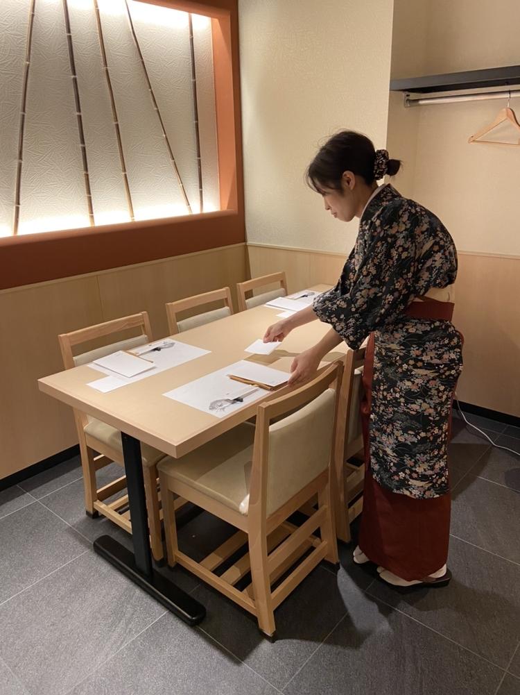 接客スタッフのユニフォームイメージ