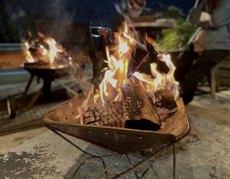 テラス席ではビアガーデンや焚火も！