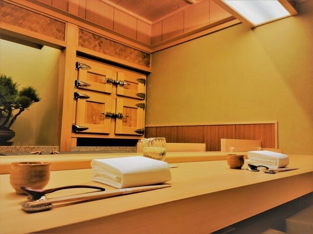 カウンター8席のみの上質空間