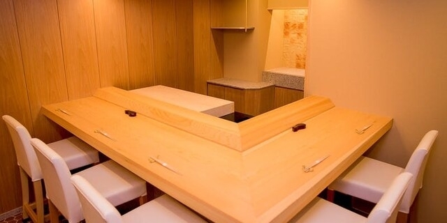 温かく落ち着いた雰囲気の店内