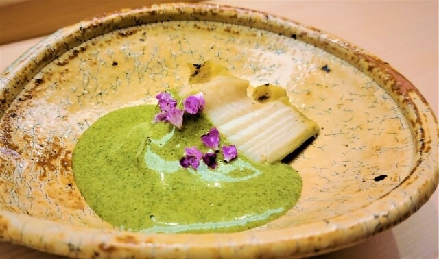 予約制、おまかせコースのみを提供