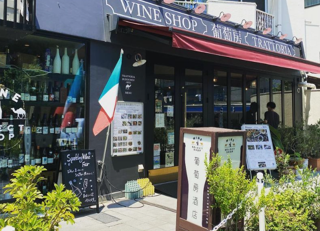 併設のワインショップ　常時500種前後