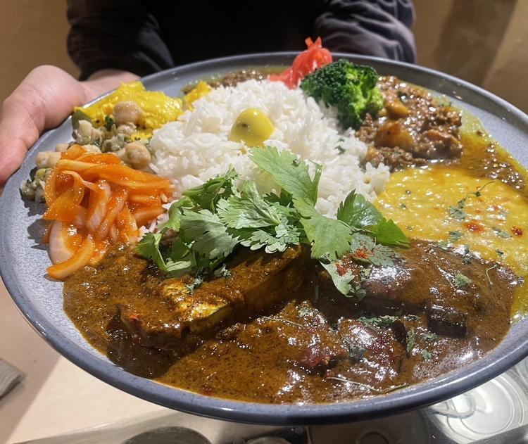 個性派あいがけカレーが話題のお店です