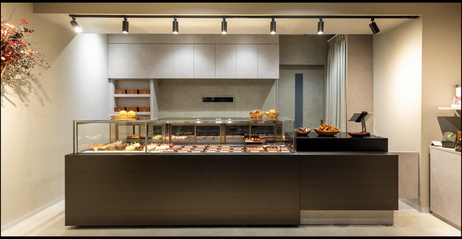 内観です。隠し扉の奥には秘密のBARが。