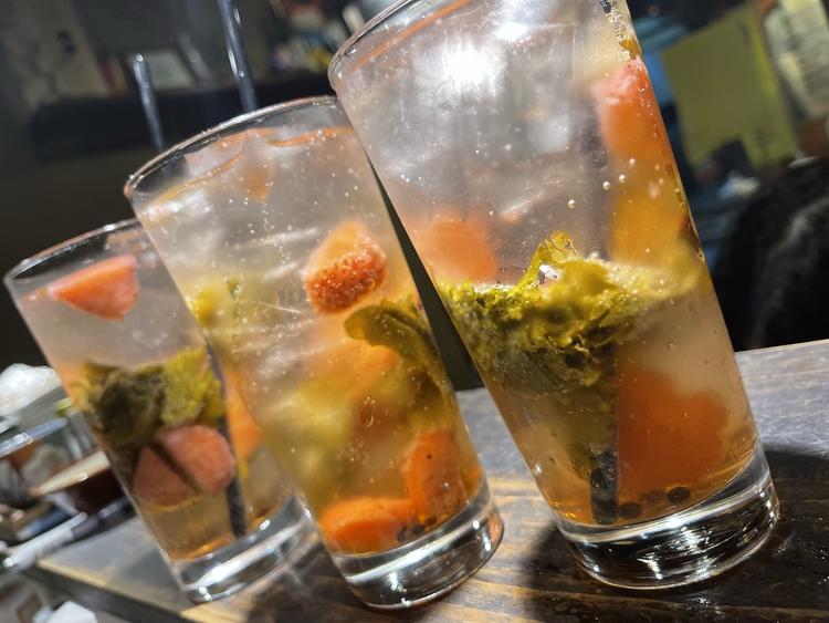 自家製果実のピクルスサワーなど