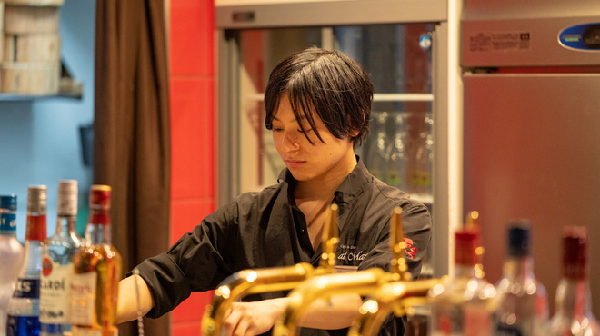 ワインの他にもビールやカクテル、カフェも