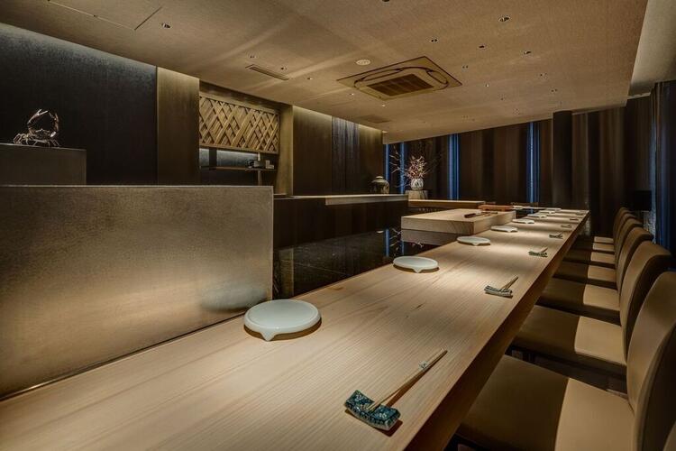 木曽ヒノキのL字型カウンター