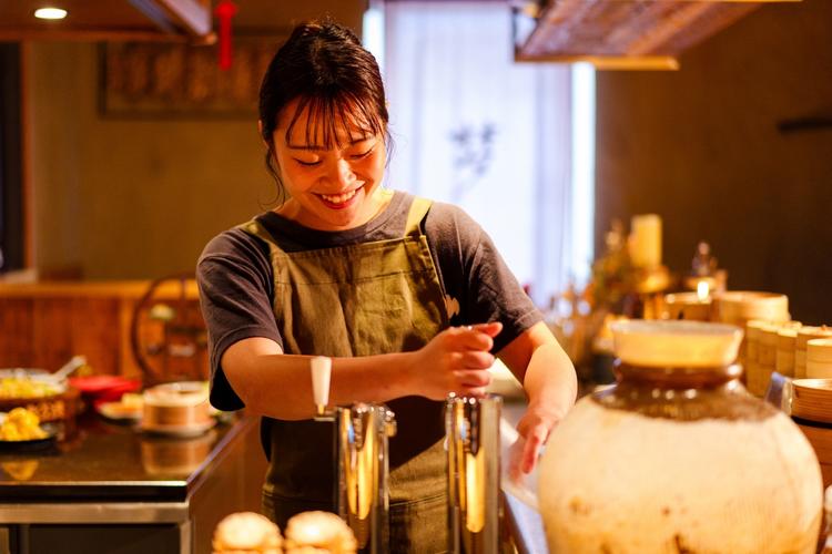 ビストロで働くホール・キッチン大募集！