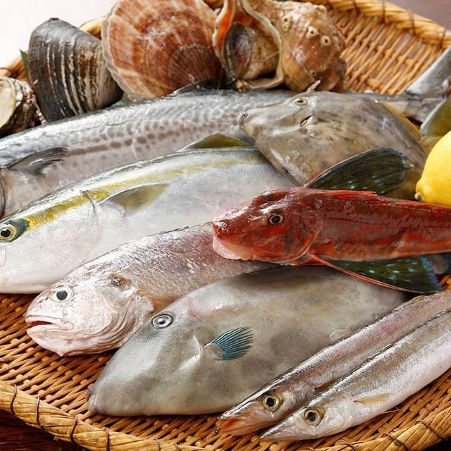 地元相模湾や北海道根室の一番競りの鮮魚を