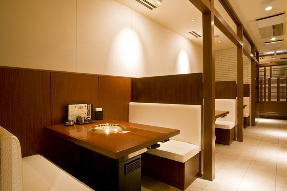 清潔でキレイな店内