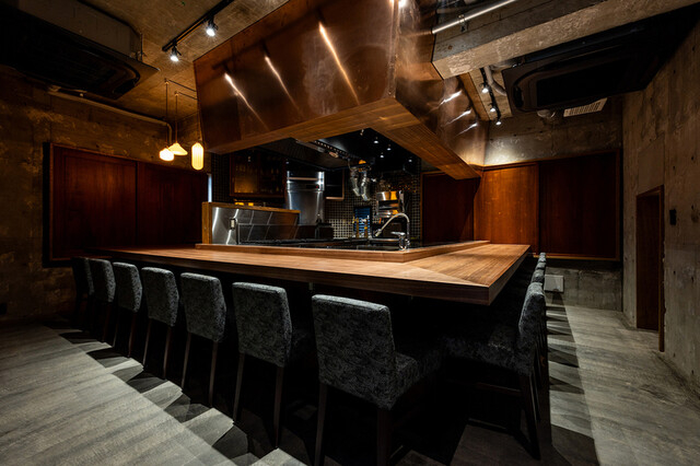 デザイナーさんと一緒に店造り中!