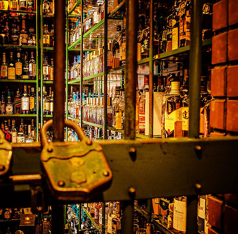 数万本のボトルキープ