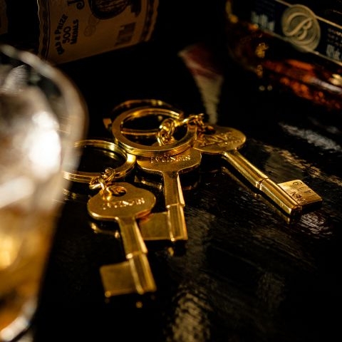 会員の証であるシリアルナンバー入りのキー