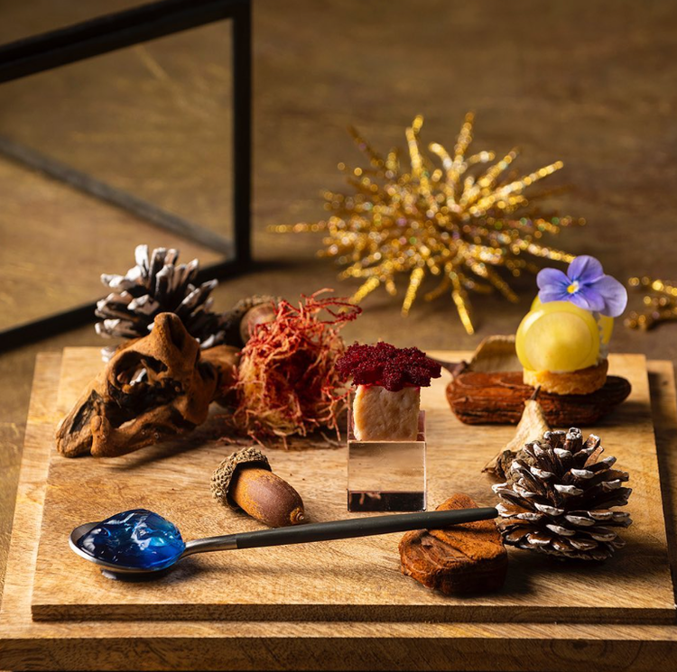 遠方の方はテレビ電話での面接も可能です