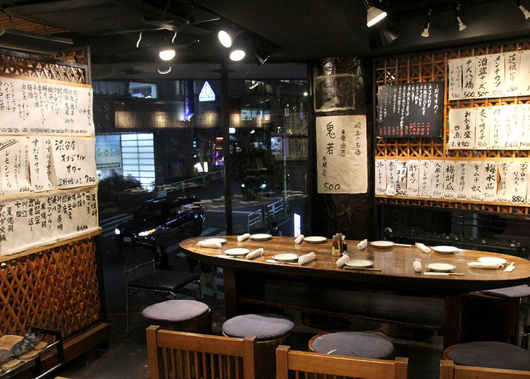 広々とくつろげる店内