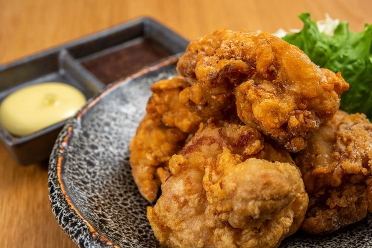 【メニュー】かるまる一番人気の唐揚げ