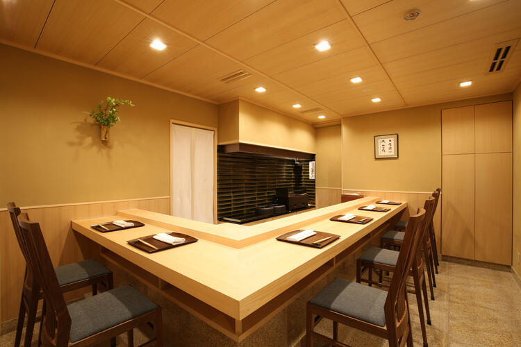 18：00からの夜営業のみ