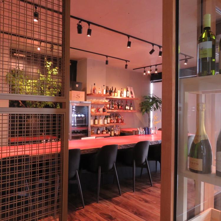 お酒好きのためのダイニングバー