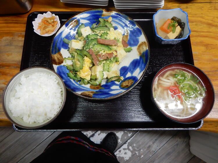 定番のゴーヤチャンプルー