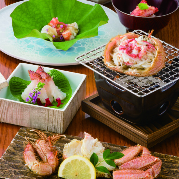 自慢の活蟹。蟹の王様たらばがに！