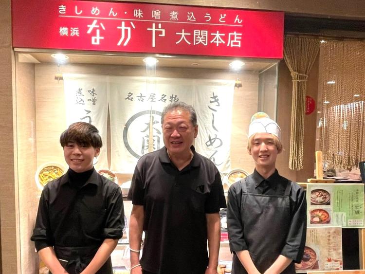 店長候補募集！（真ん中が宮地店長です）