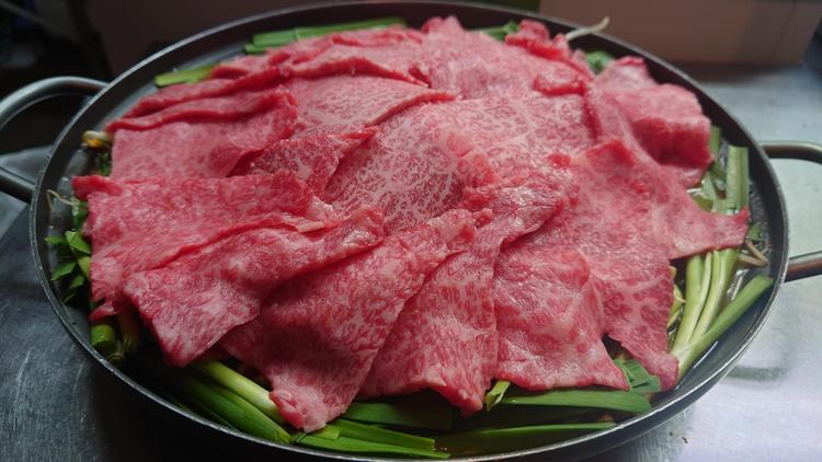 芸能関係者にも人気の特上肉鍋！