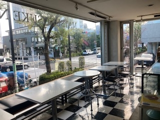 素敵な笑顔で接客をお願いします！