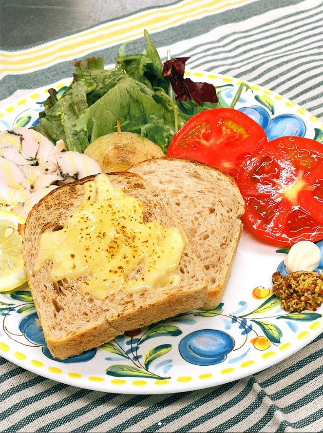 キビヤベーカリーのパンを使ったランチ