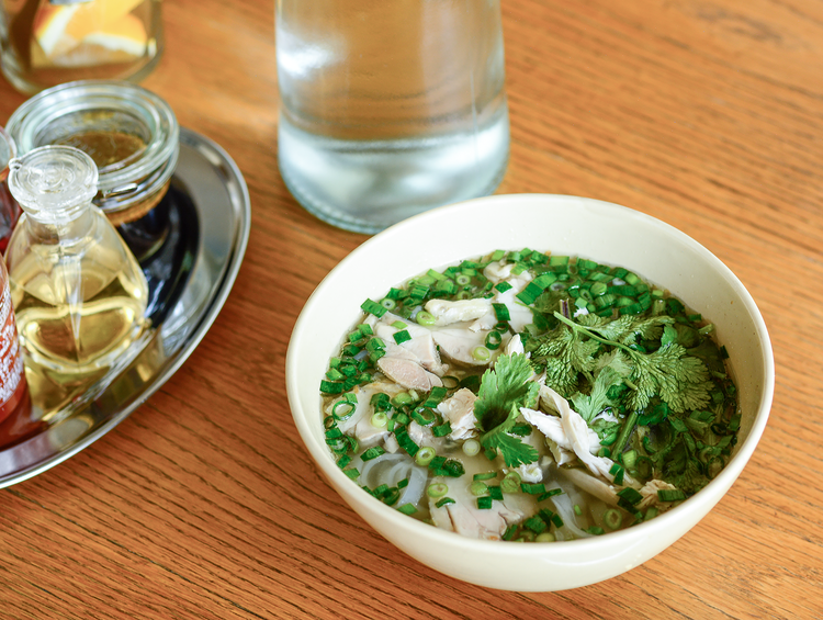 定番人気、鶏肉のフォー