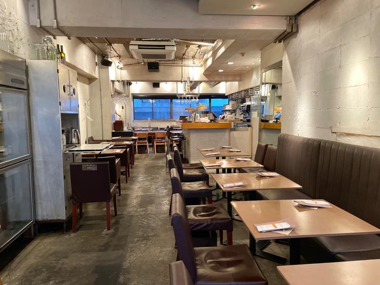 店内は40席程度の広さです