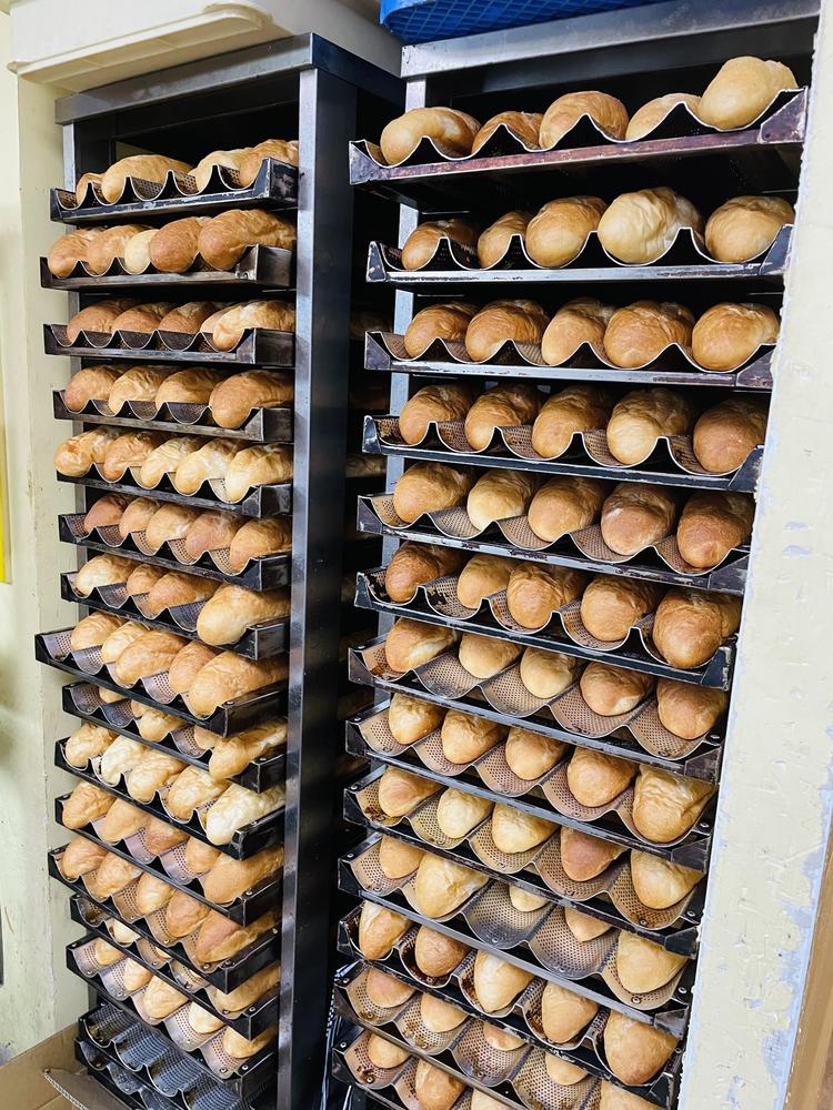 自家製のフランスパンを使用しています