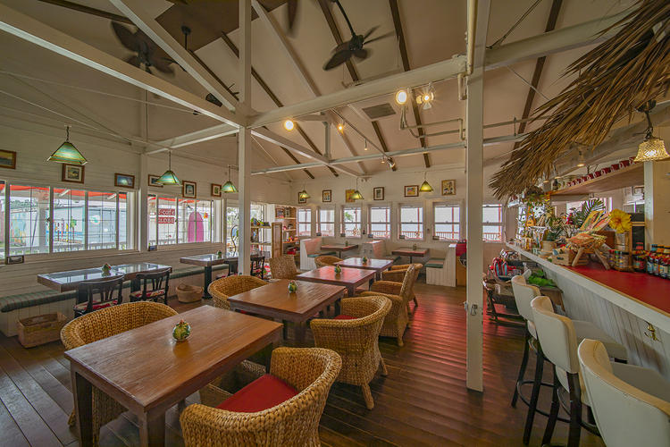 店内30席・テラス38席のくつろぎ空間