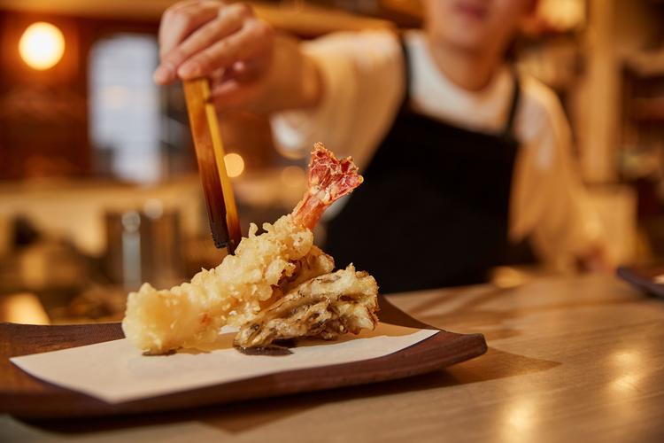 天ぷらはひとつ70円から、25種類ほど♪