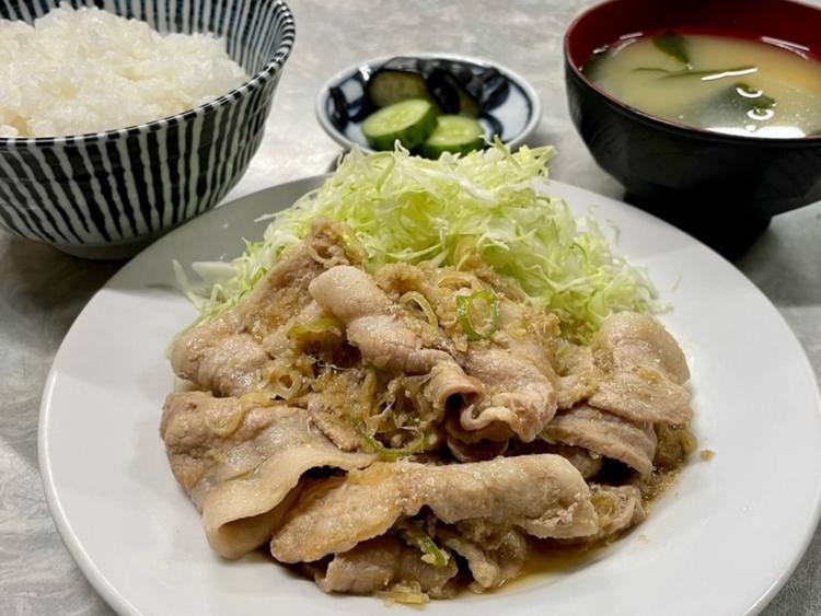 人気メニュー　「豚バラ生姜焼き定食」