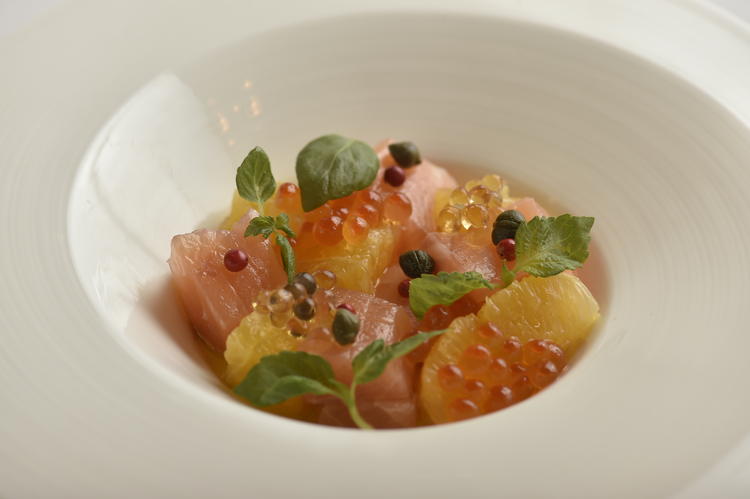 盛付には、視覚、味覚と料理の歴史を考えて