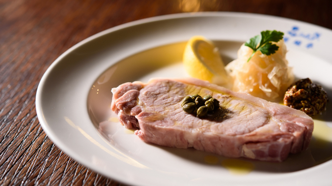 人気メニューのカスラー（豚肉の塩漬け）