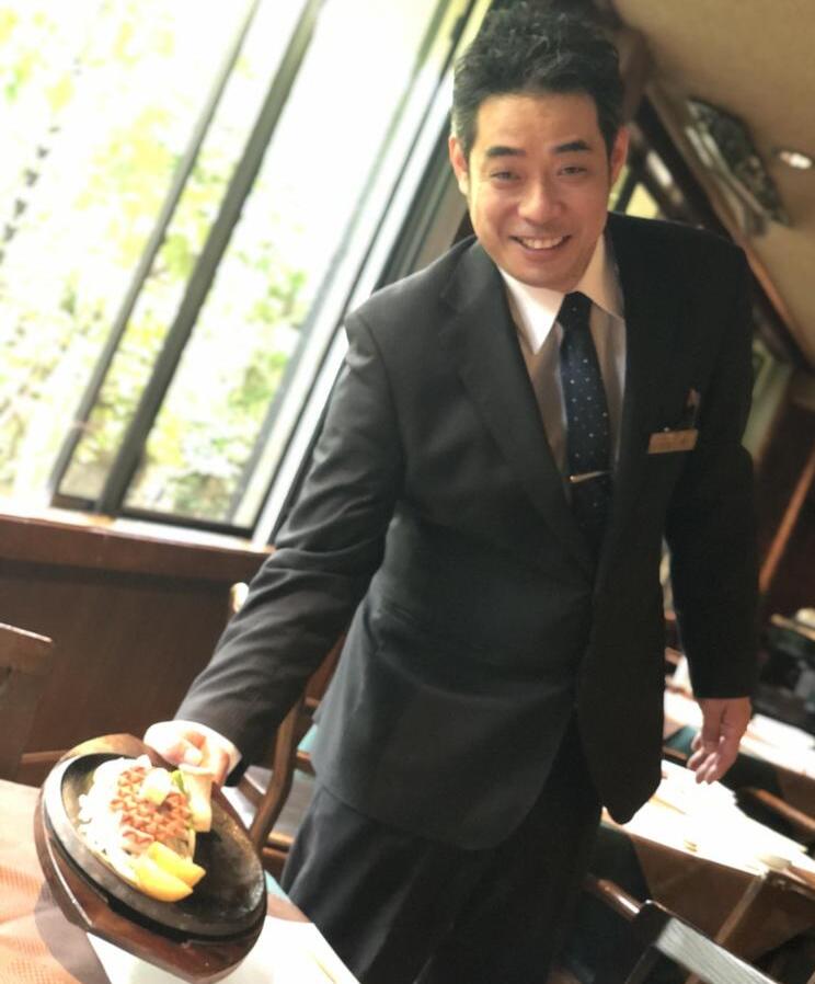 特別な日に花を添える記念日ステーキ専門店